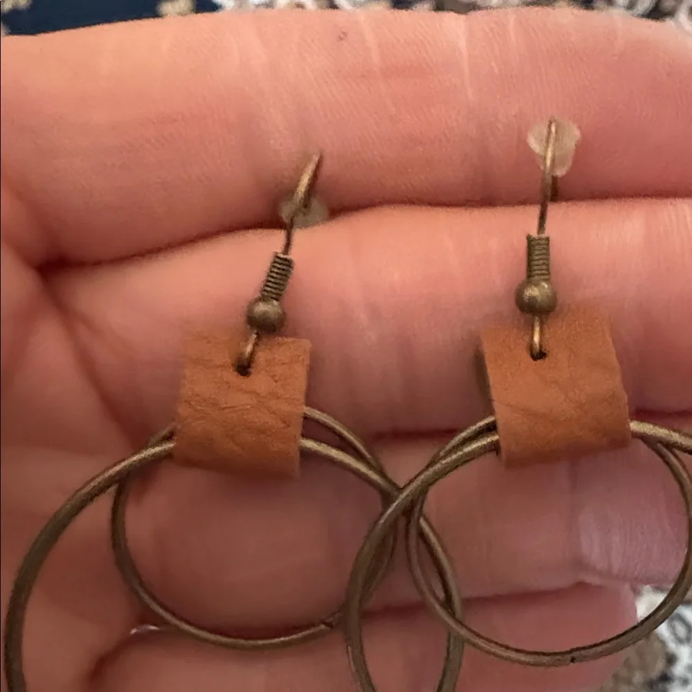 WESTERN BRONZE LIGHT BROWN LEATHER DOUBLE HOOPED HOOK 2.3